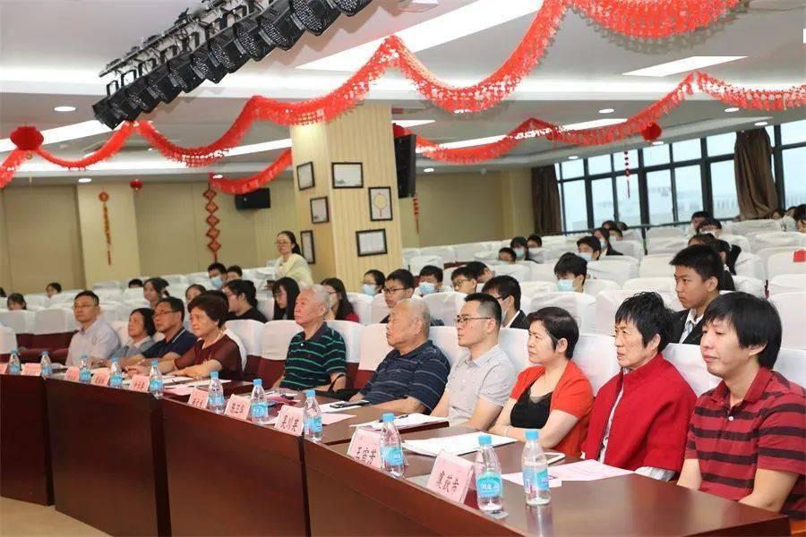 各界人民代表会议，便是让人民，拥有发言权的形式之一